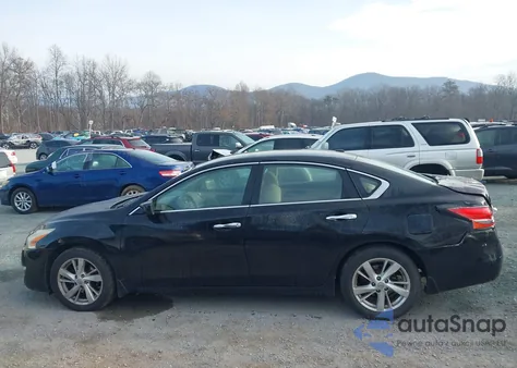 2013 Nissan Altima 2.5 Sv z USA, uszkodzony, nr VIN 1N4AL3AP8DC137089